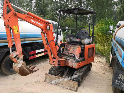 現(xiàn)有三輪車、灑水車、推土車、等多種建筑工程車便宜出售